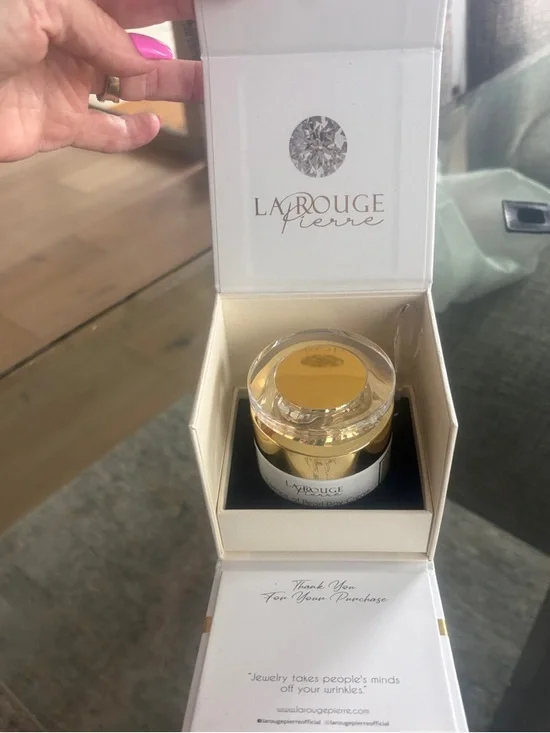 Essence of Pearl Day Cream - White & Gold - Picture 4 of 4